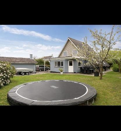 Big Villa In Stege Near Mons Klint With Trampolin Kültér fotó